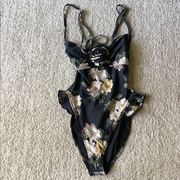 MONTCE Devin Rosa Ruffle One Piece Swimsuit - Picture 5 of 9